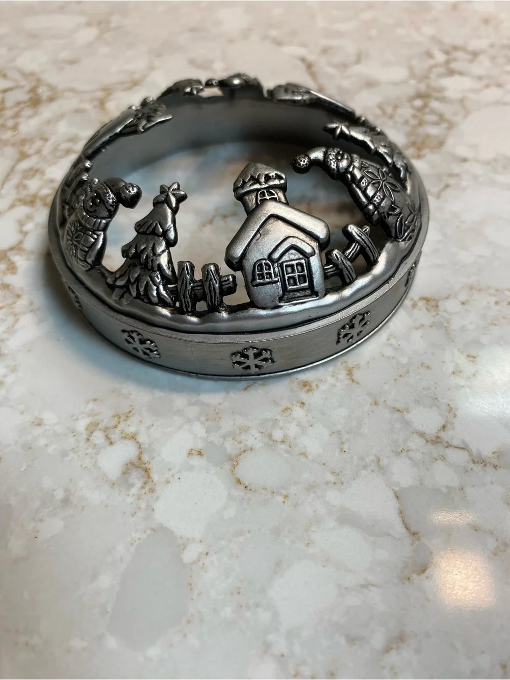 Yankee Candle Jar Topper – Holiday Snowman Village – Silver‑Tone Metal